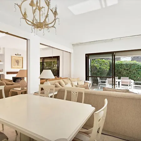 Beachside House Mariabanus * Marbella